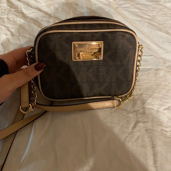 Michael Kors crossbody - Picture 1 of 7